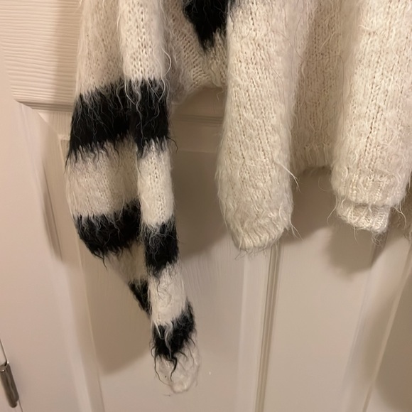 H&M sweater extra small really soft very comfortable - Picture 8 of 8